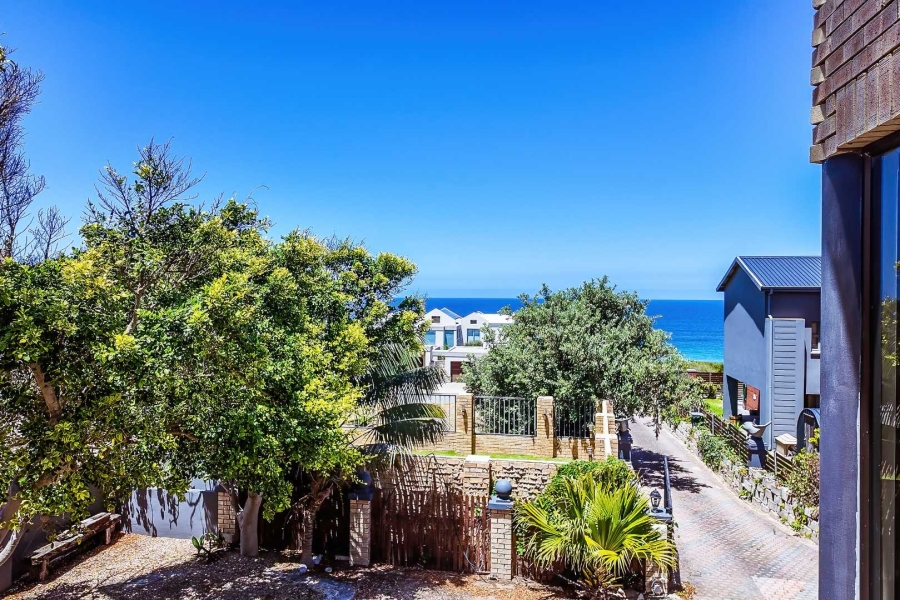 To Let 5 Bedroom Property for Rent in Hersham Western Cape